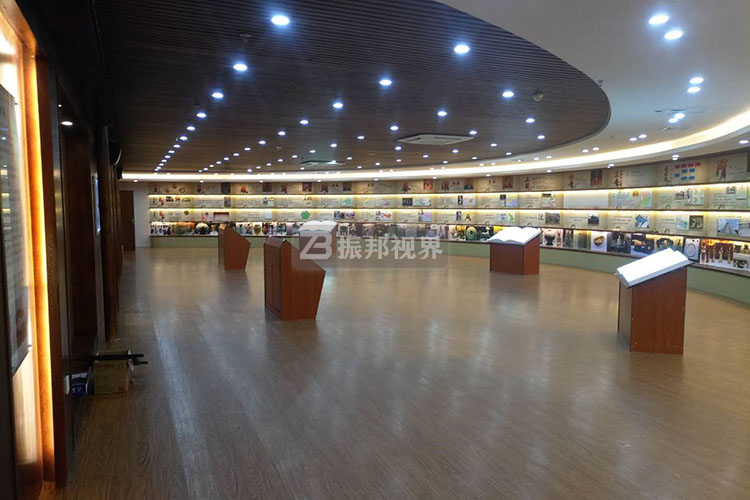 校史館互動翻書